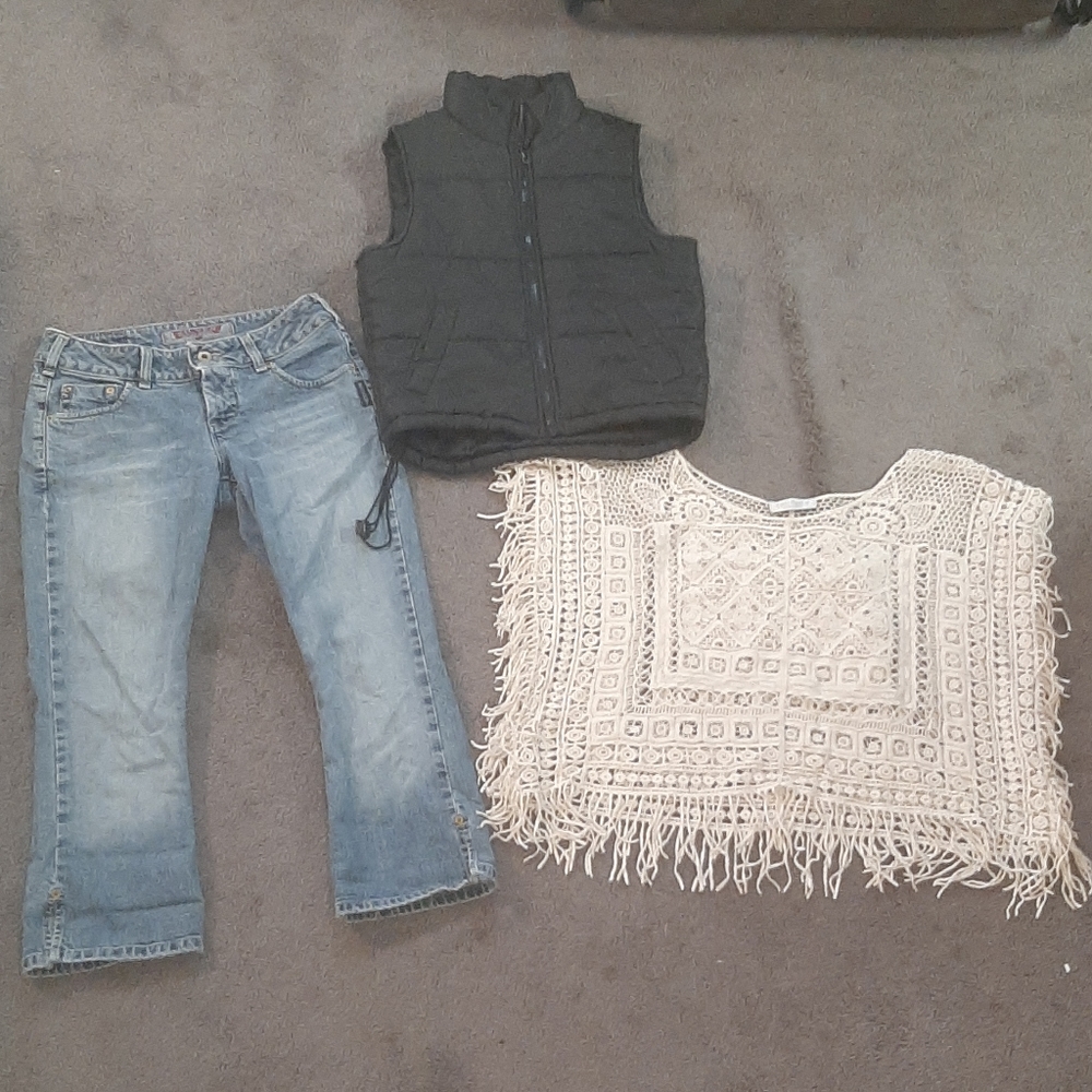 Silver Jeans, black vest & white shawl